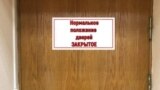 Такія дзьверы — абавязковы атрыбут усіх «пакаяльных» відэа ГУБАЗіКа