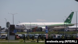 Самалёт Iraqi Airways у менскім аэрапорце, архіўнае фота