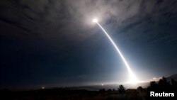 Испытание американской межконтинентальной баллистической ракеты Minuteman III в полете. Авиабаза Ванденберг, Калифорния, США, 2 августа 2017 года