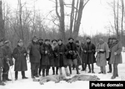 Ілюстрацыйнае фота. Паляваньне на ваўкоў князя Гераніма Радзівіла і апошняга прэзыдэнта міжваеннай Польшчы Ігнацыя Масьціцкага. 1930-я гады