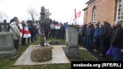 Архіўнае фота. Ушанаваньне памяці паўстанцаў 1863 году ў Сьвіслачы ў 2016 годзе