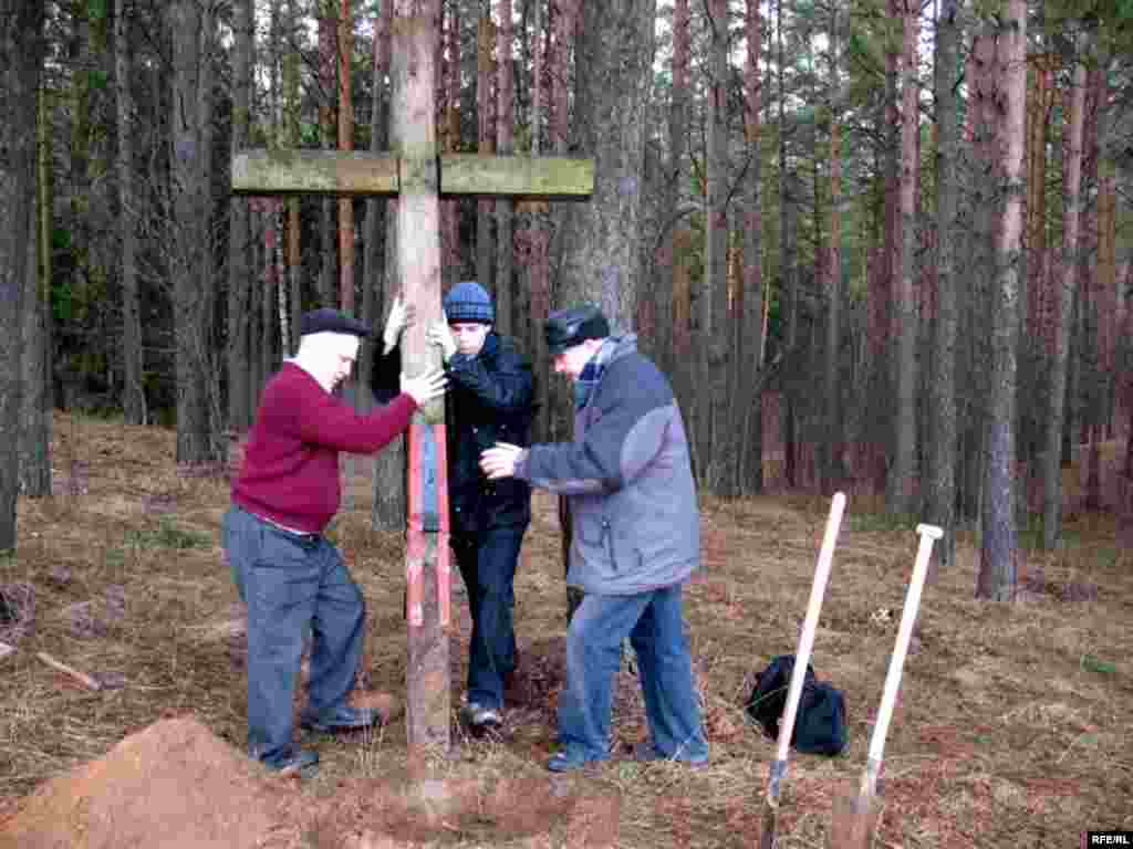 Аднаўленьне крыжоў у Курапатах, 15 сакавіка