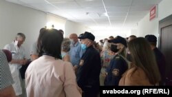 Перад пачаткам судовага паседжаньня ў «карагоднай справе». Архіўнае фота