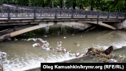 Мусор в симферопольской реке Салгир, архивное фото